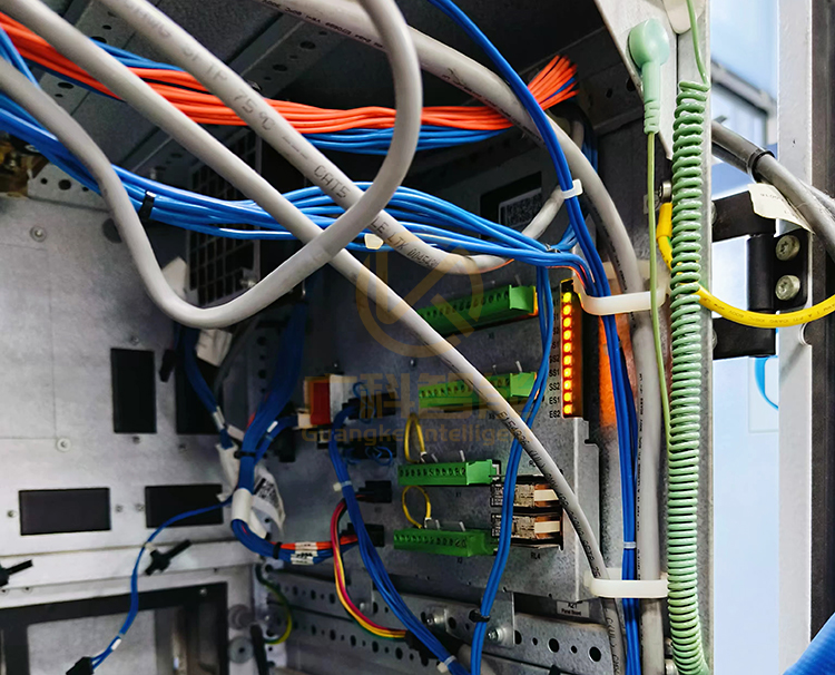 ABB安全面板DSQC643 3HAC024488-001維修后上機(jī)測試 ABB安全面板DSQC643 3HAC024488-001維修后上機(jī)測試